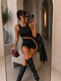 Abito nero con maxi apertura con catenina
