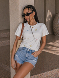 T-shirt con margherite ricamate