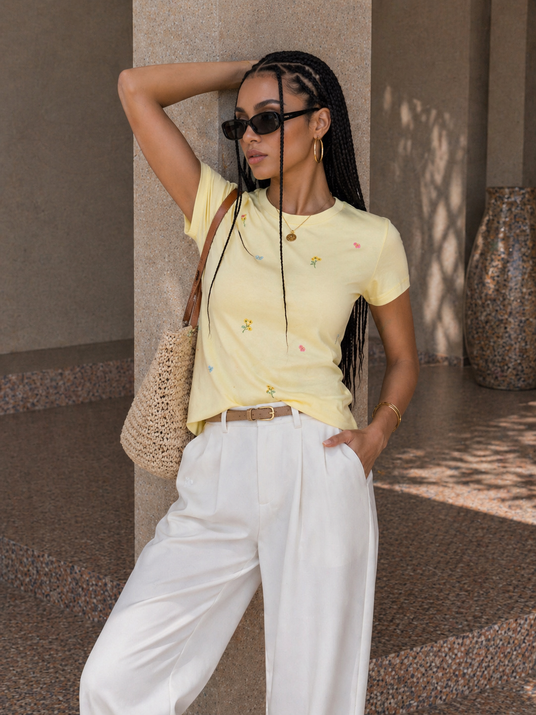 T-shirt con margherite ricamate