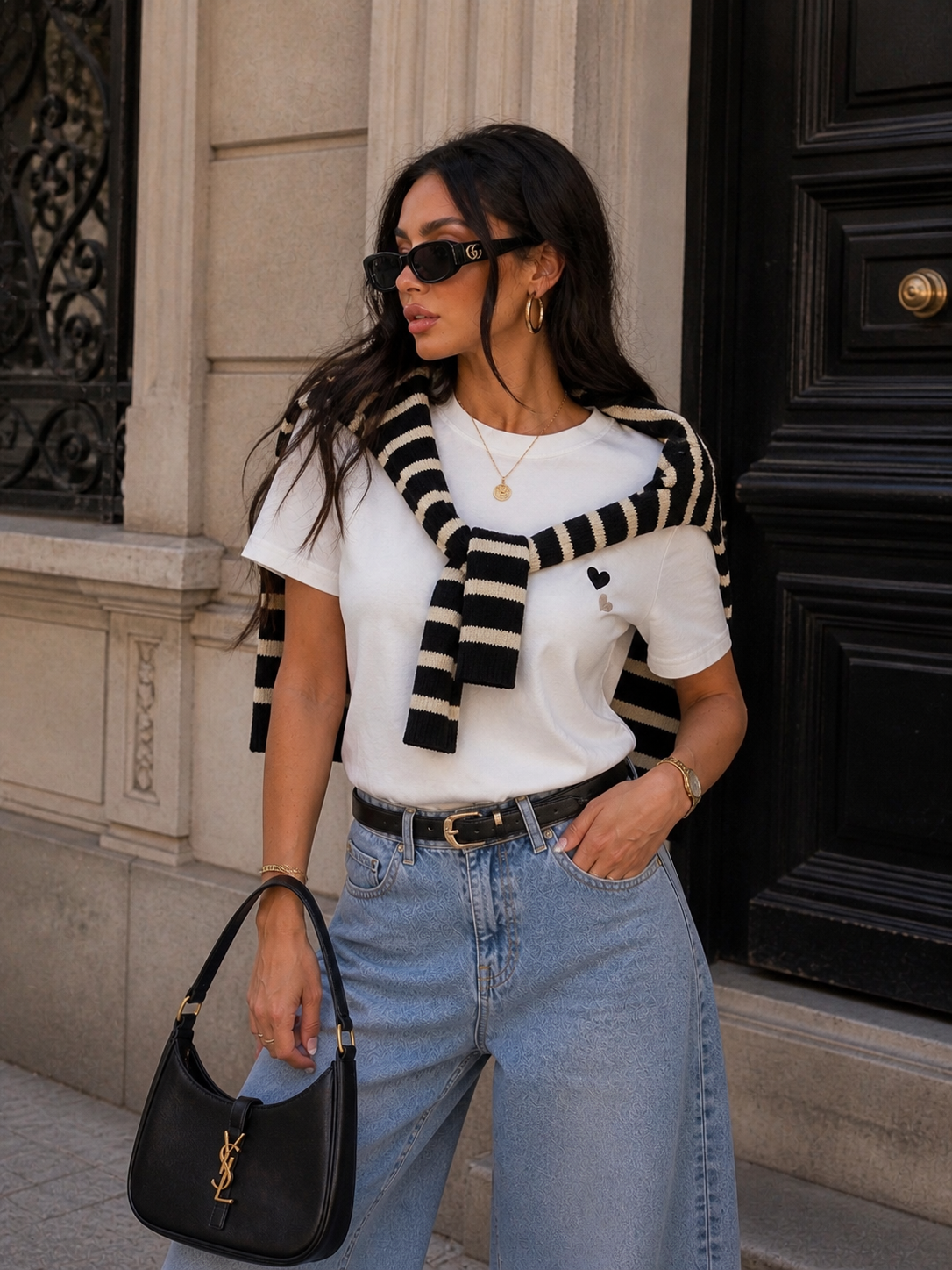 T-shirt con dettaglio cuore  e coprispalle