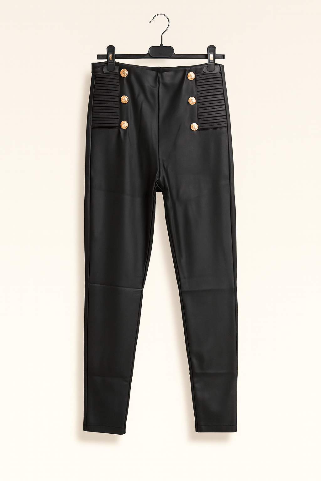 Pantalone in ecopelle con bottoni oro