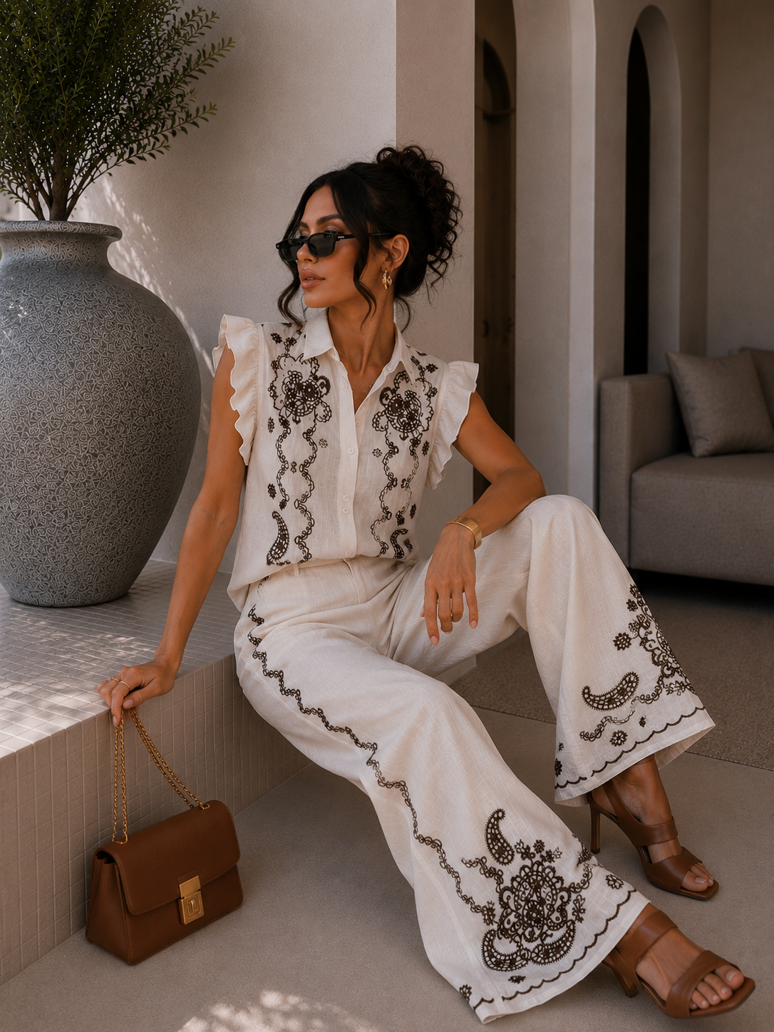 Completo Camicia pantaloni con ricami bianca
