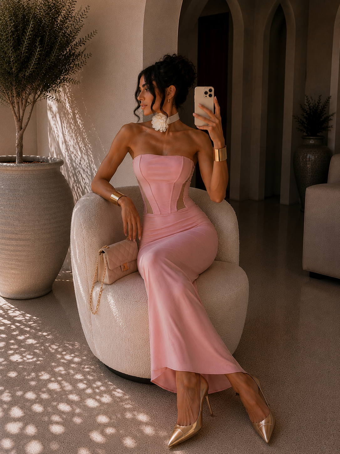 Abito a fascia bustier con gonna in velo cipria