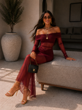 Abito bordeaux con trasparenza