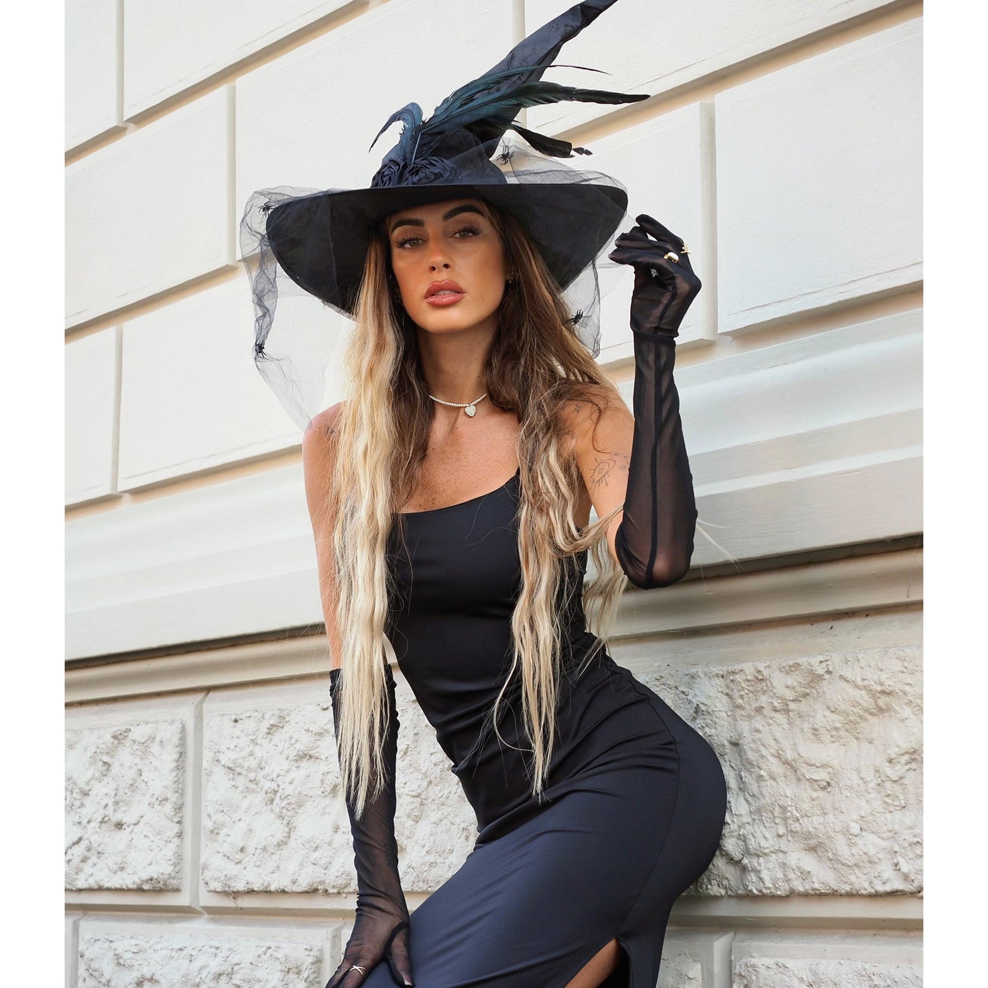 Cappello nero con piume (Strega Halloween)