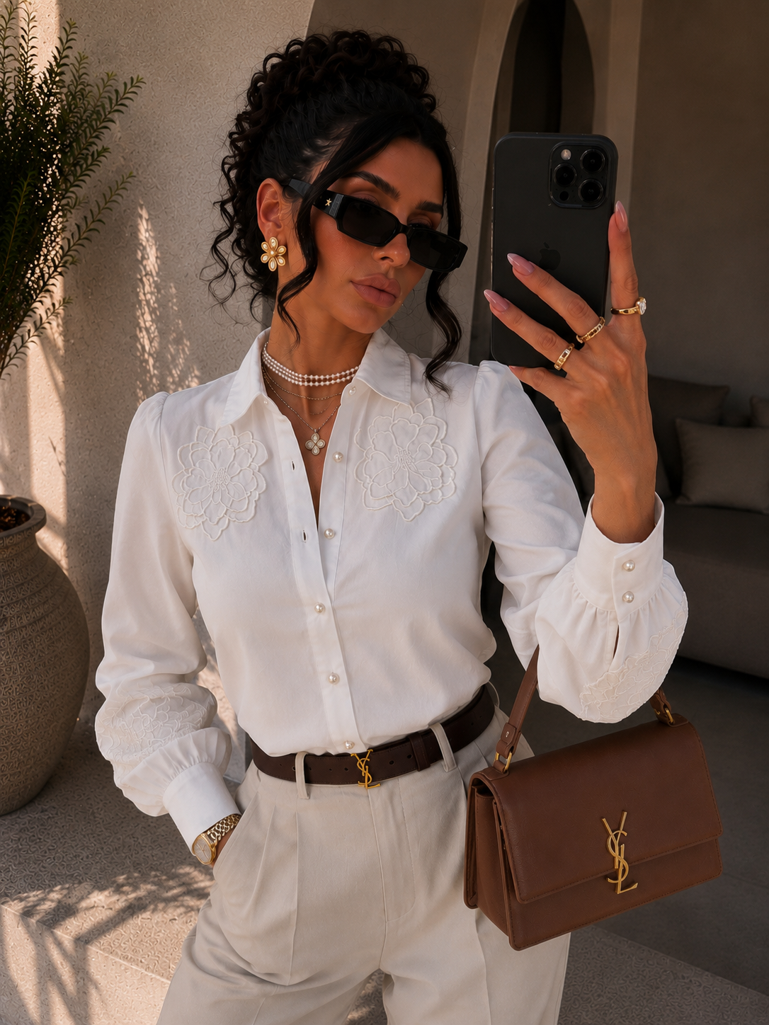 Camicia con collo ricamato floreale