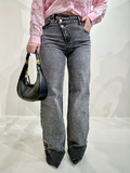 Jeans scuro con strass e risvolto