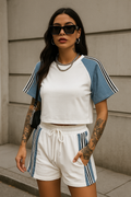 Completo sportivo maglia e short con dettaglio denim