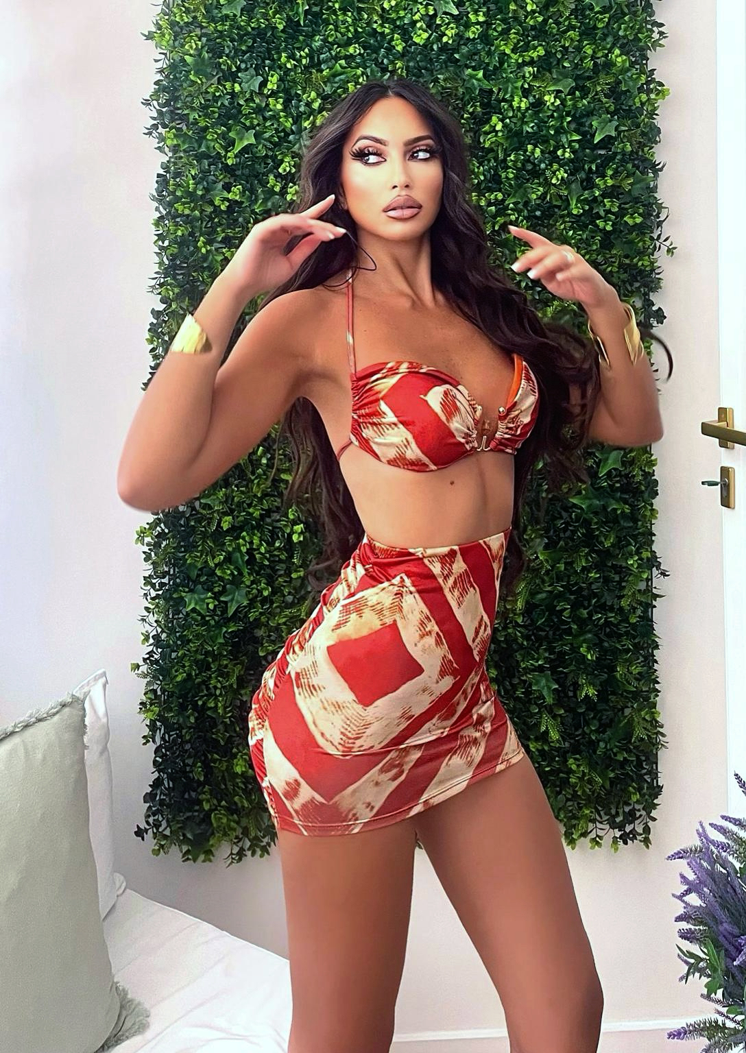 Bikini con gioiello con gonna