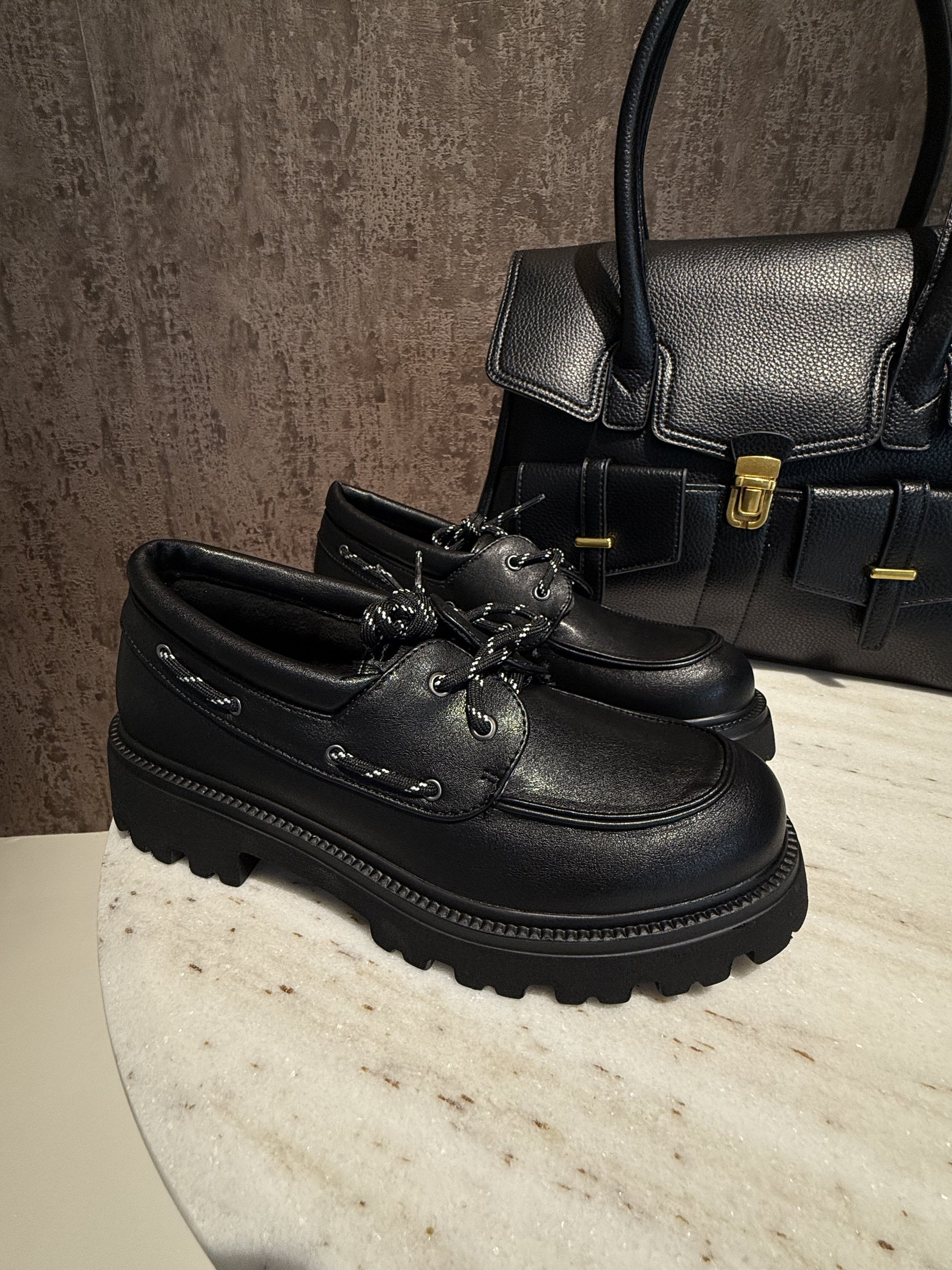 Mocassino Chunky Nero con Suola Carrarmato