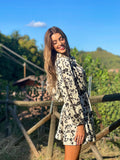 Abito bianco e nero a fiori con cintura