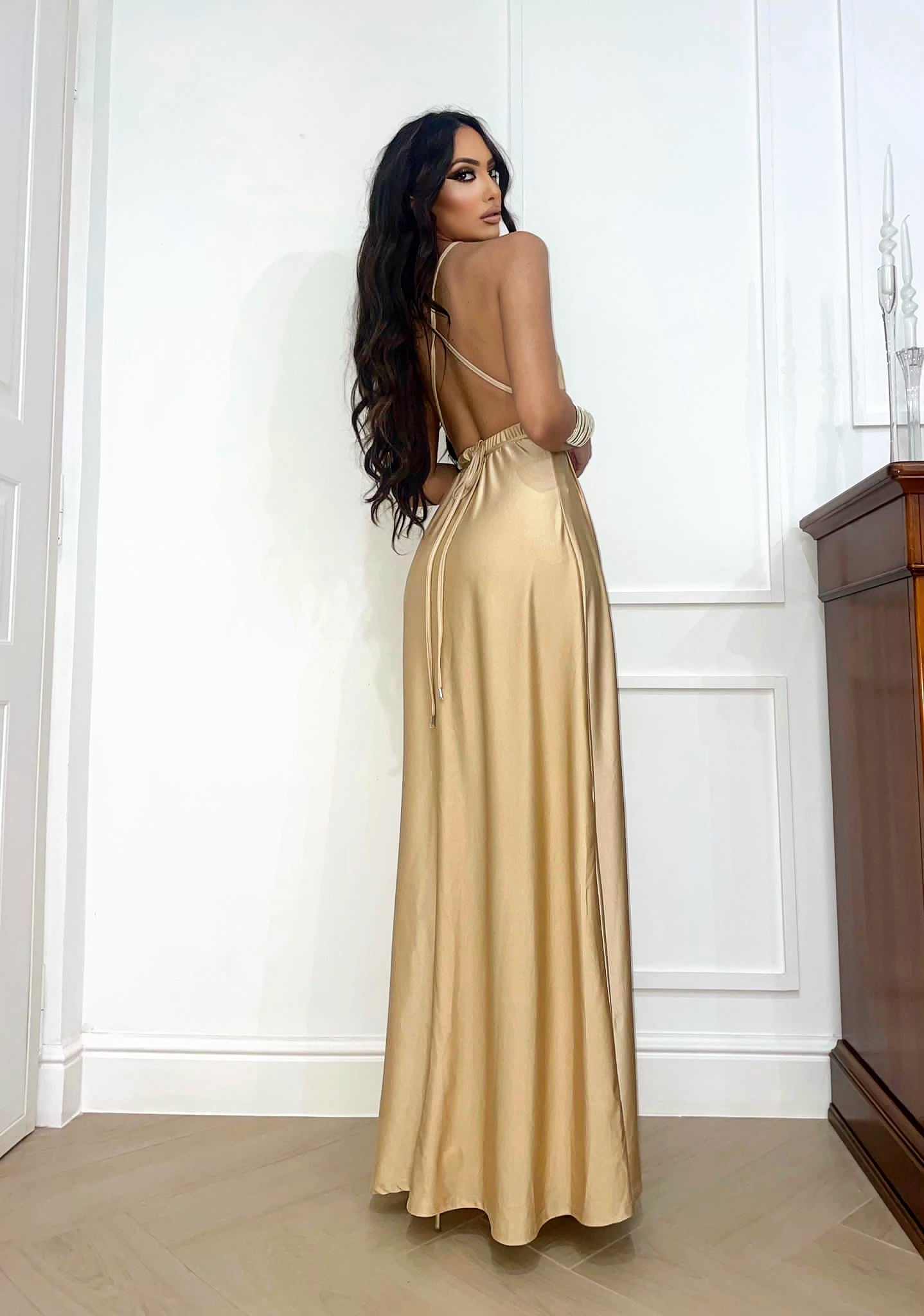 Abito lungo in raso beige