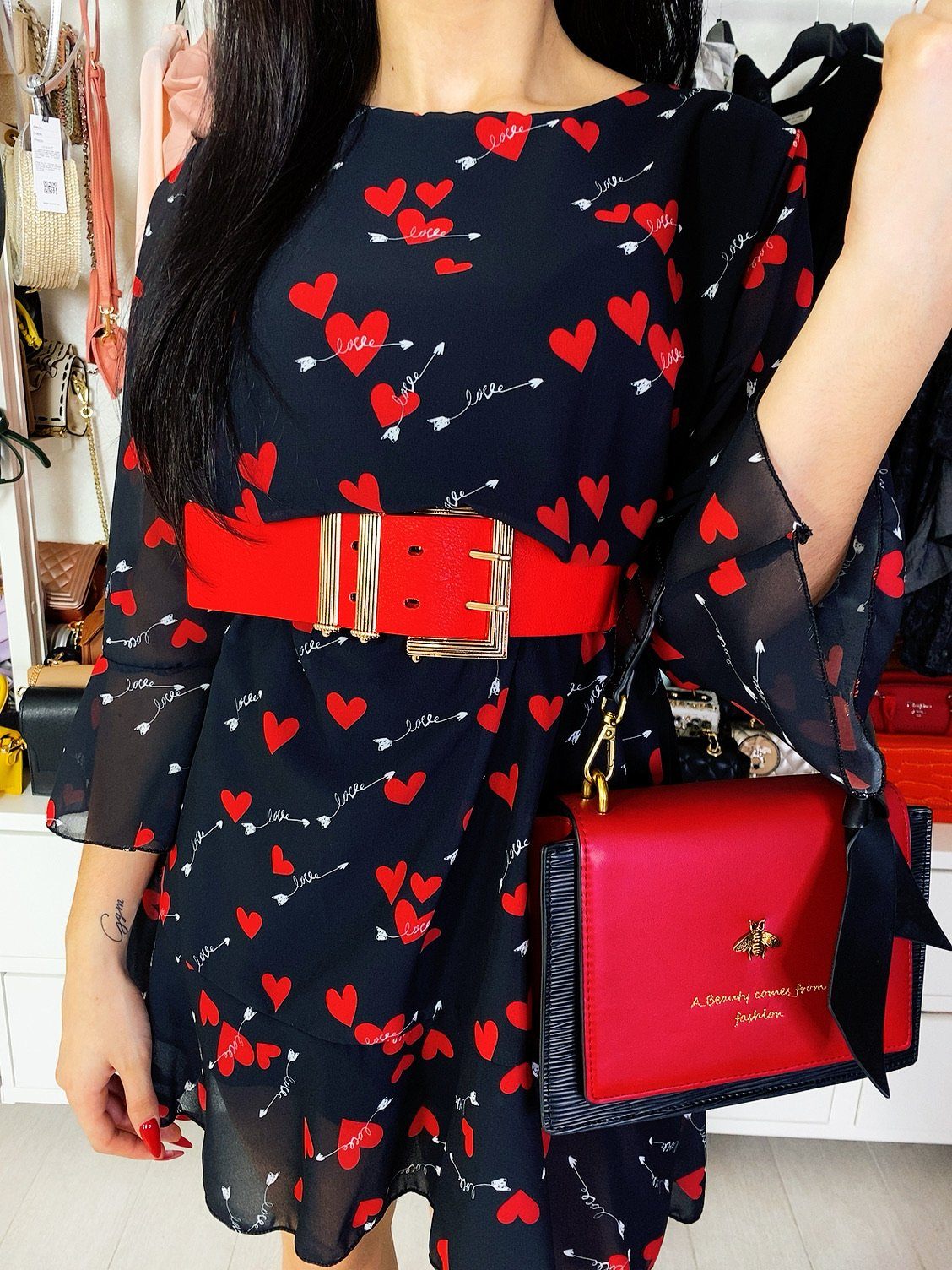 Abito con cuori rossi