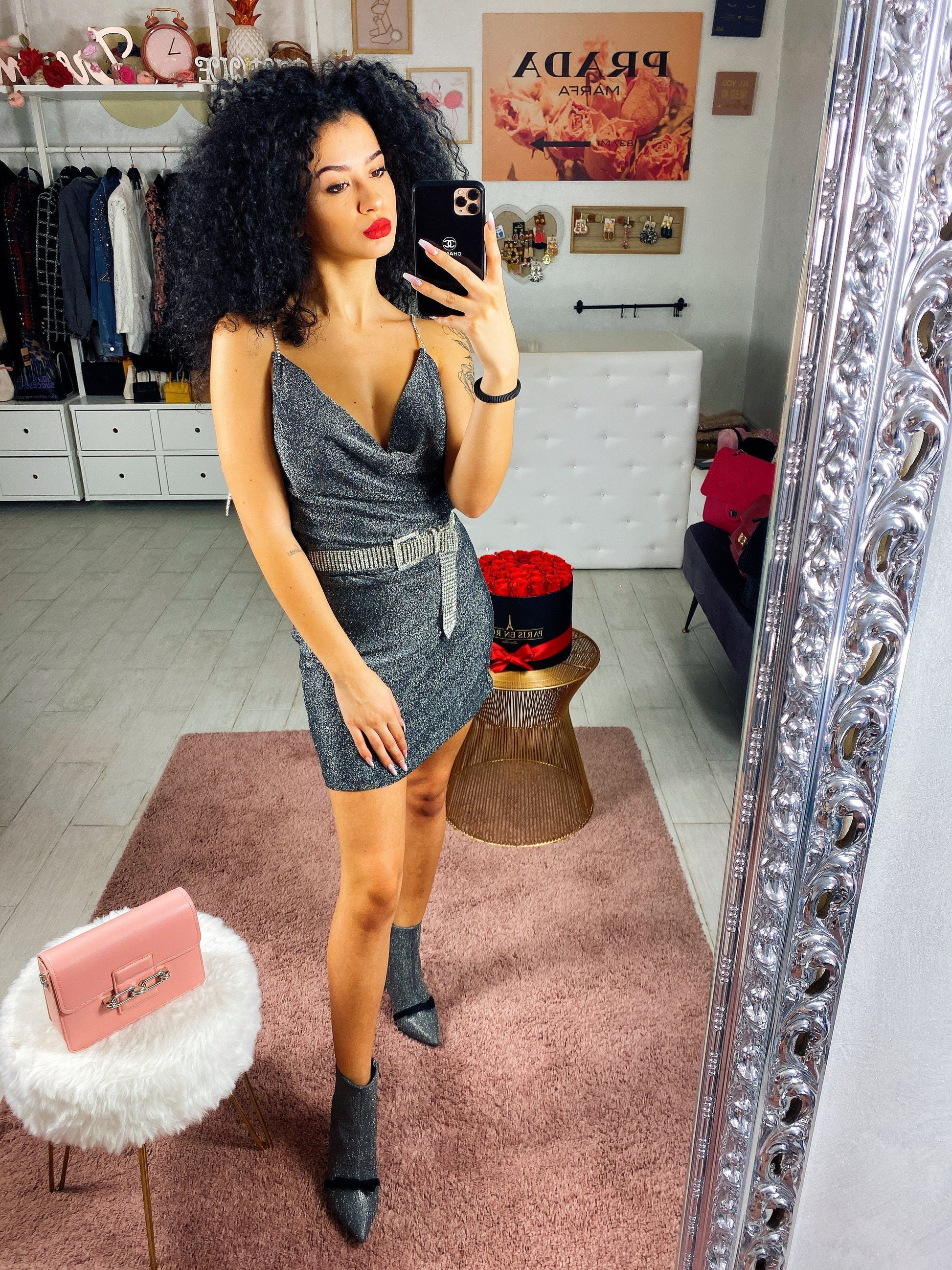 Abito glitter con spalline in strass