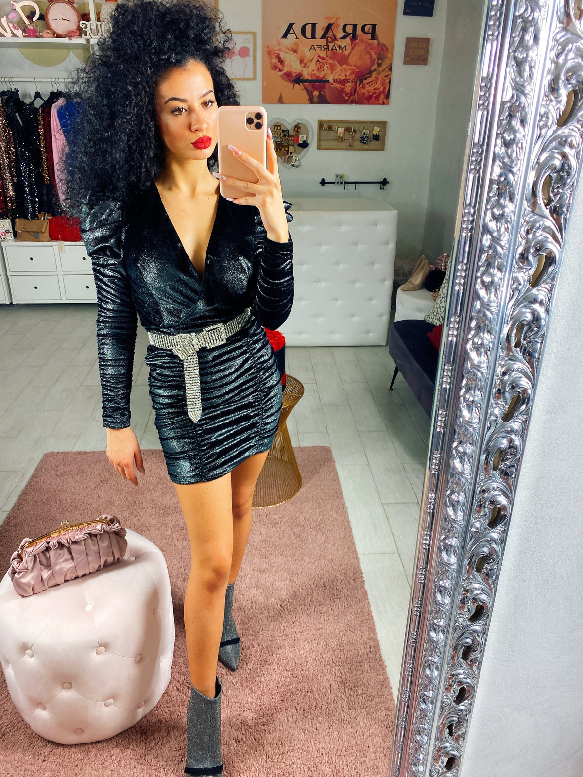 Abito glitter in velluto nero con scollo