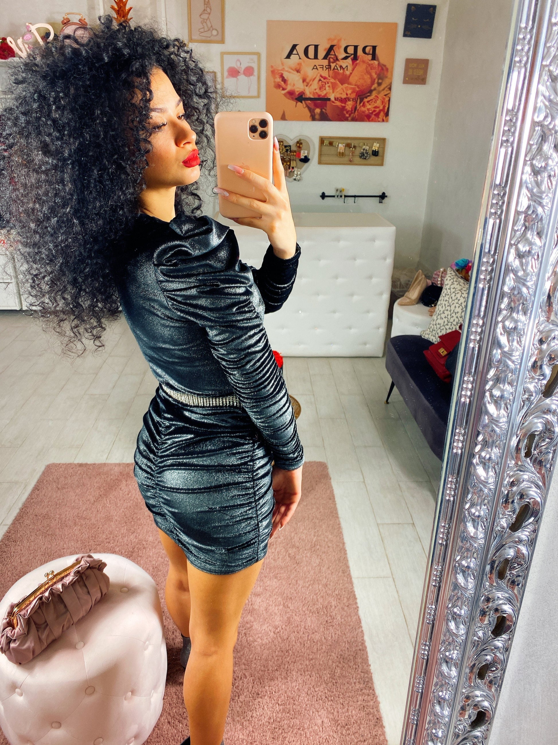 Abito glitter in velluto nero con scollo