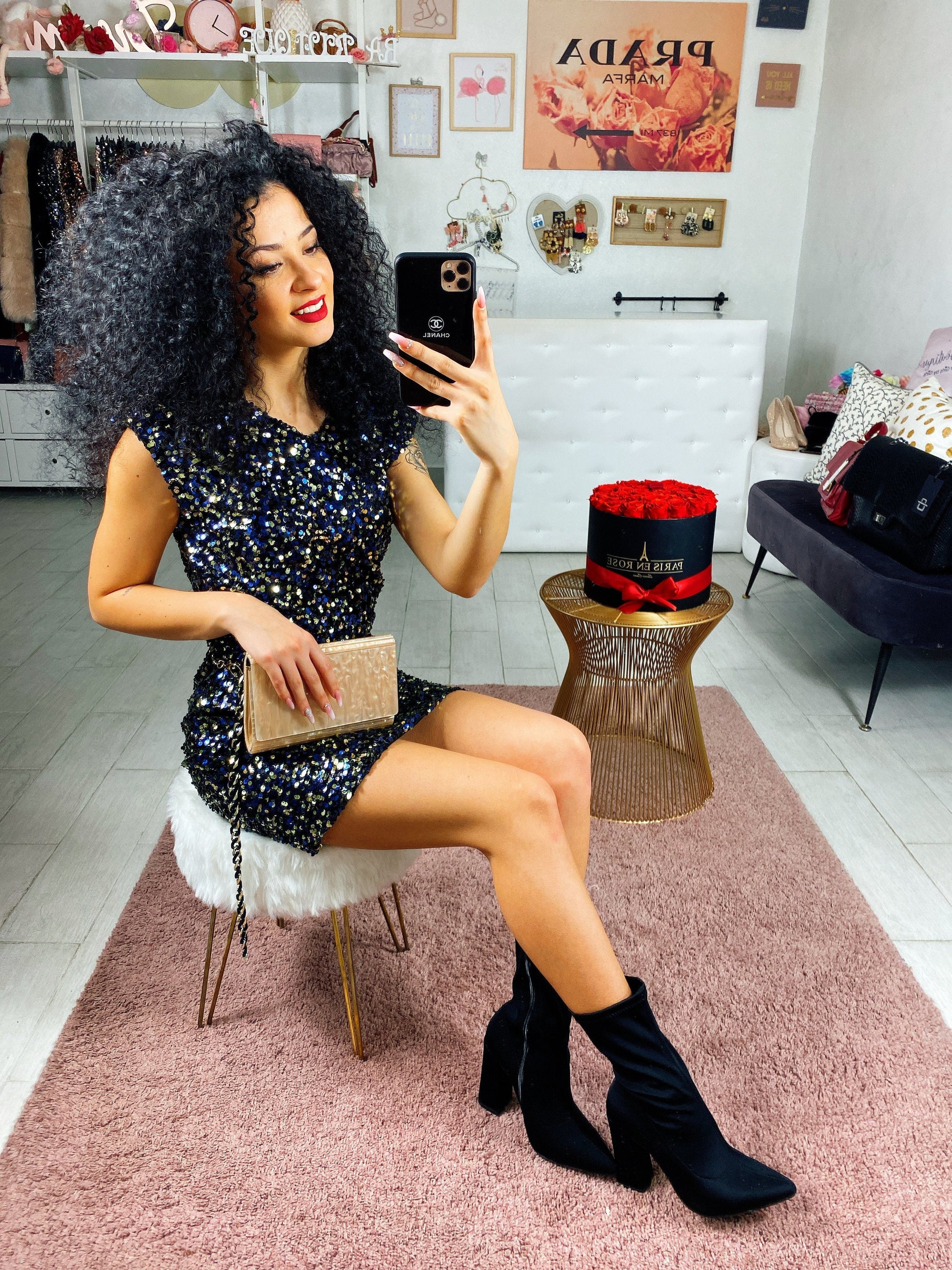Abito smanicato con paillettes blu