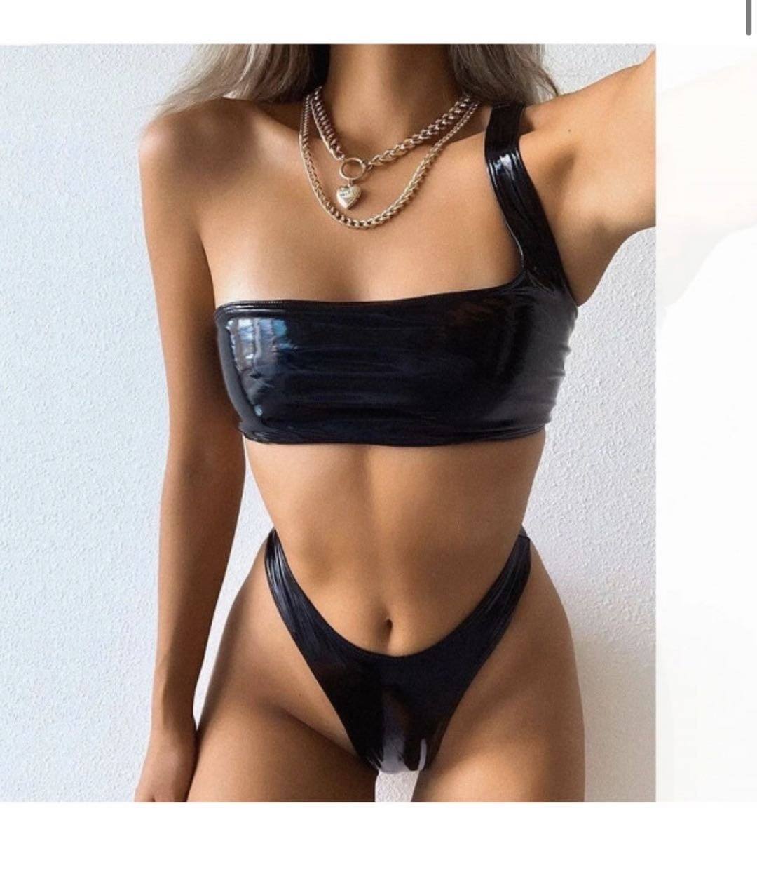 Bikini in vinile monospalla due pezzi
