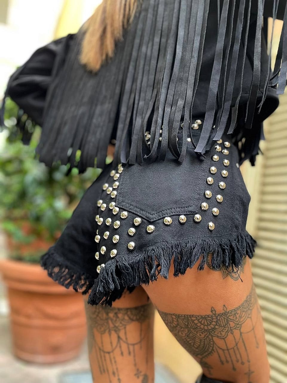 Short nero con borchie