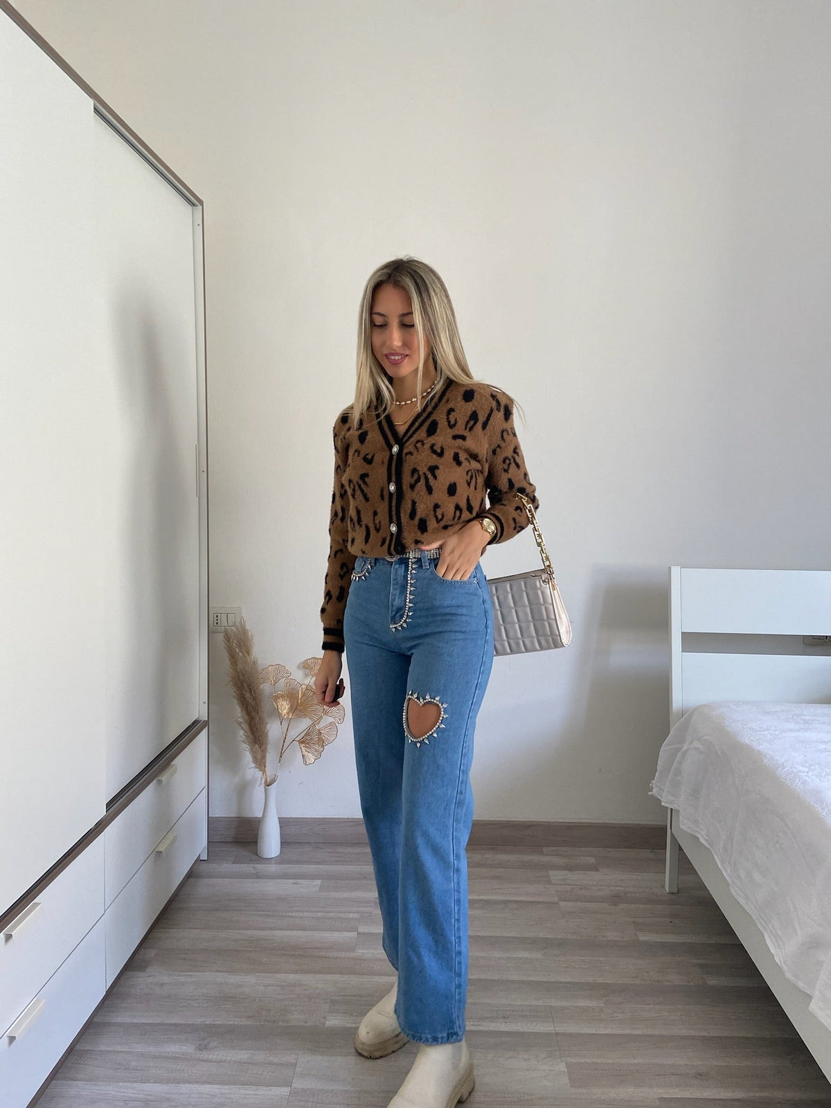 Jeans con strass e cuore