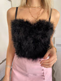 Top nero con piume