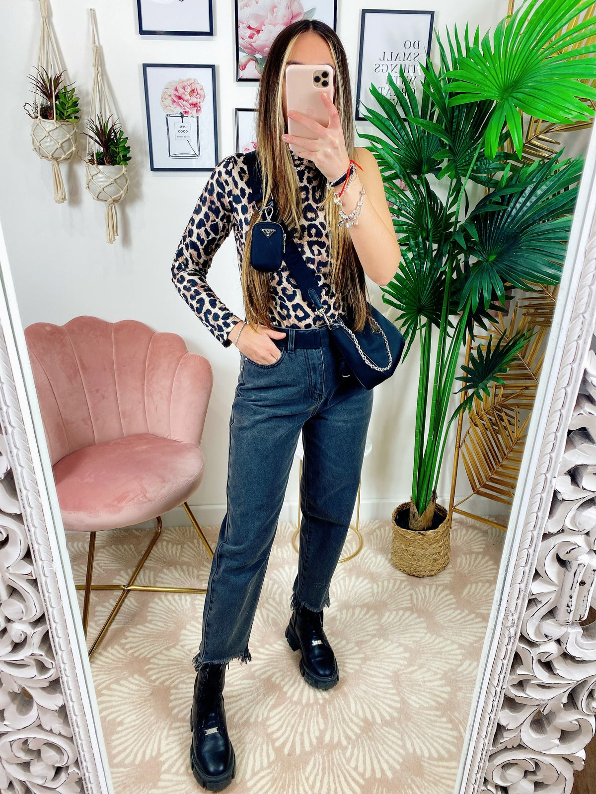 Jeans scuro con cintura sfrangiato