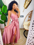 Abito in raso con maxi spacco rosa