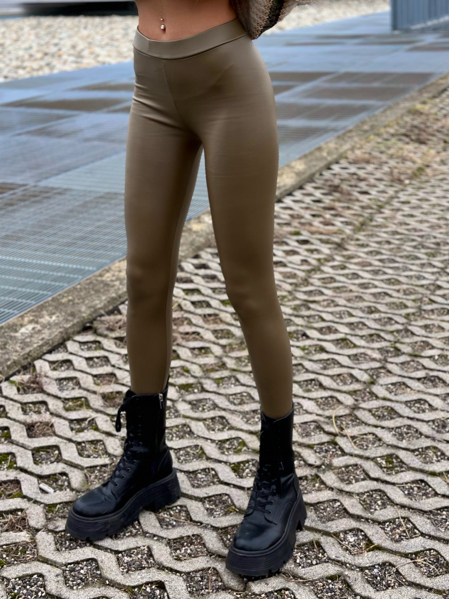 Leggins eco pelle verde militare