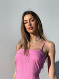 Abito aderente rosa con spacchetto