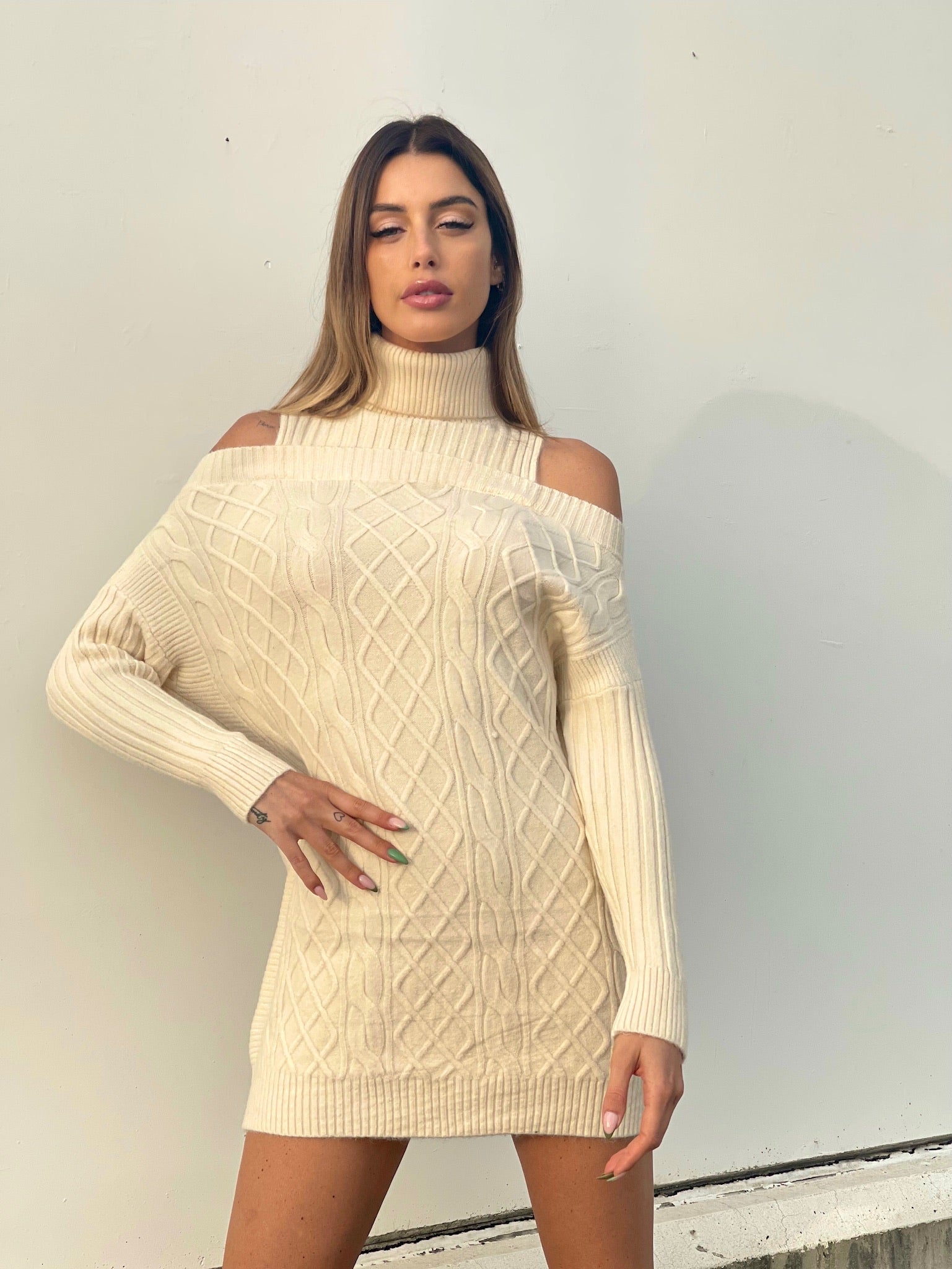 Maxi maglia a collo alto beige