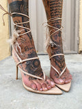 Tacchi con piume nude