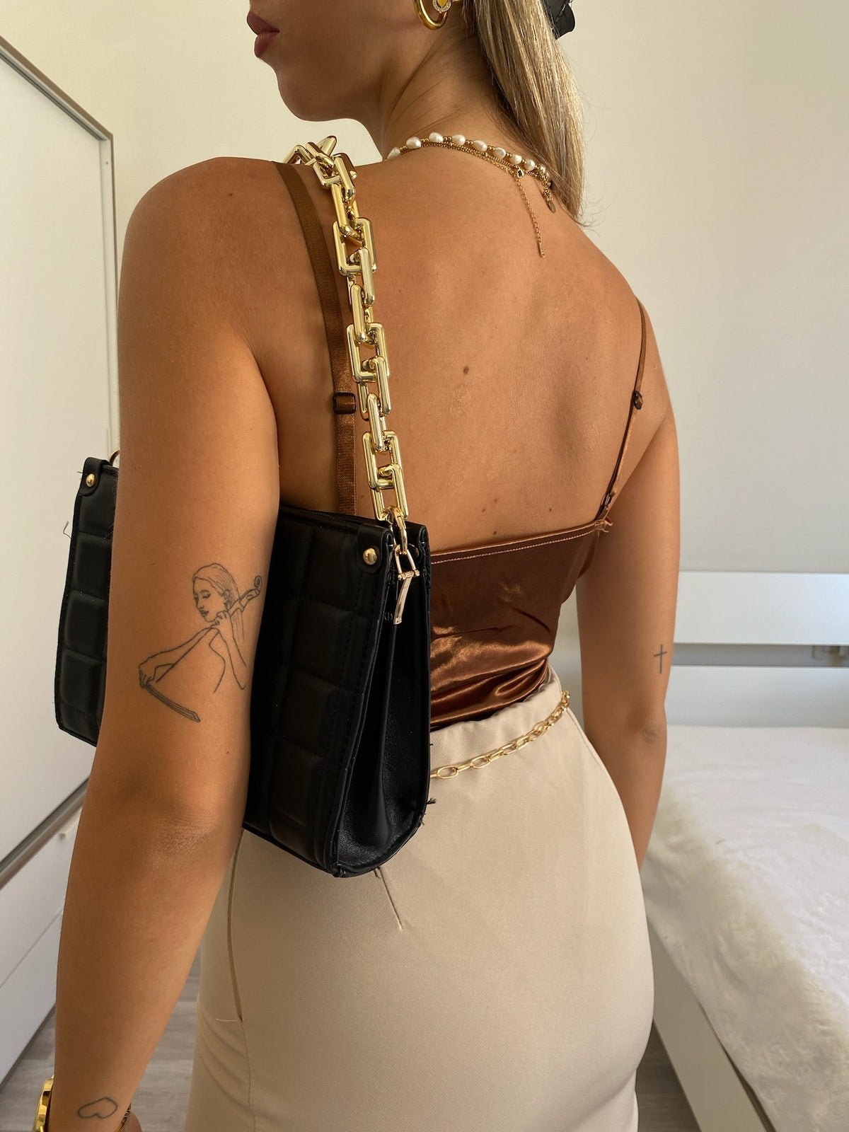 Body in pizzo choco