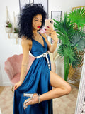 Abito in raso con maxi spacco blu petrolio