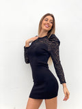 Abito nero con maniche in pizzo