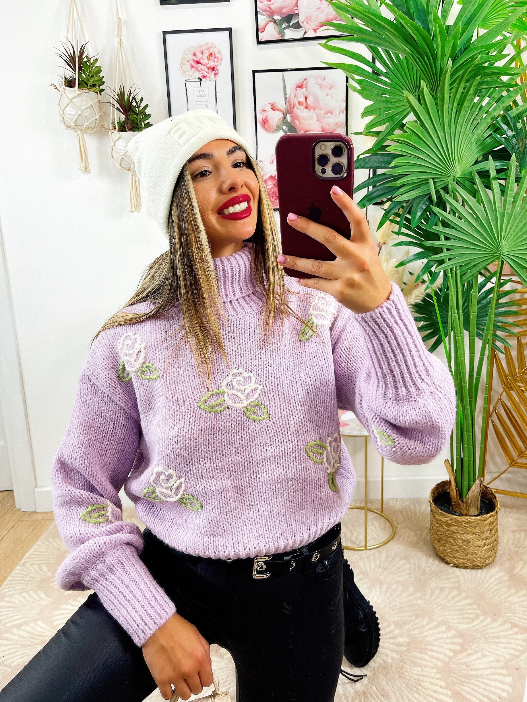 Maglione collo alto con rose lilla