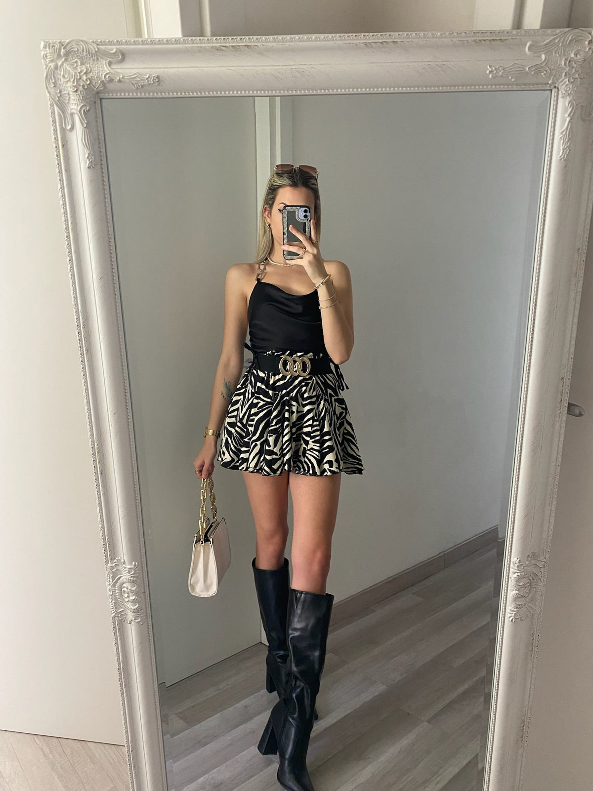 Top in raso con catena argento