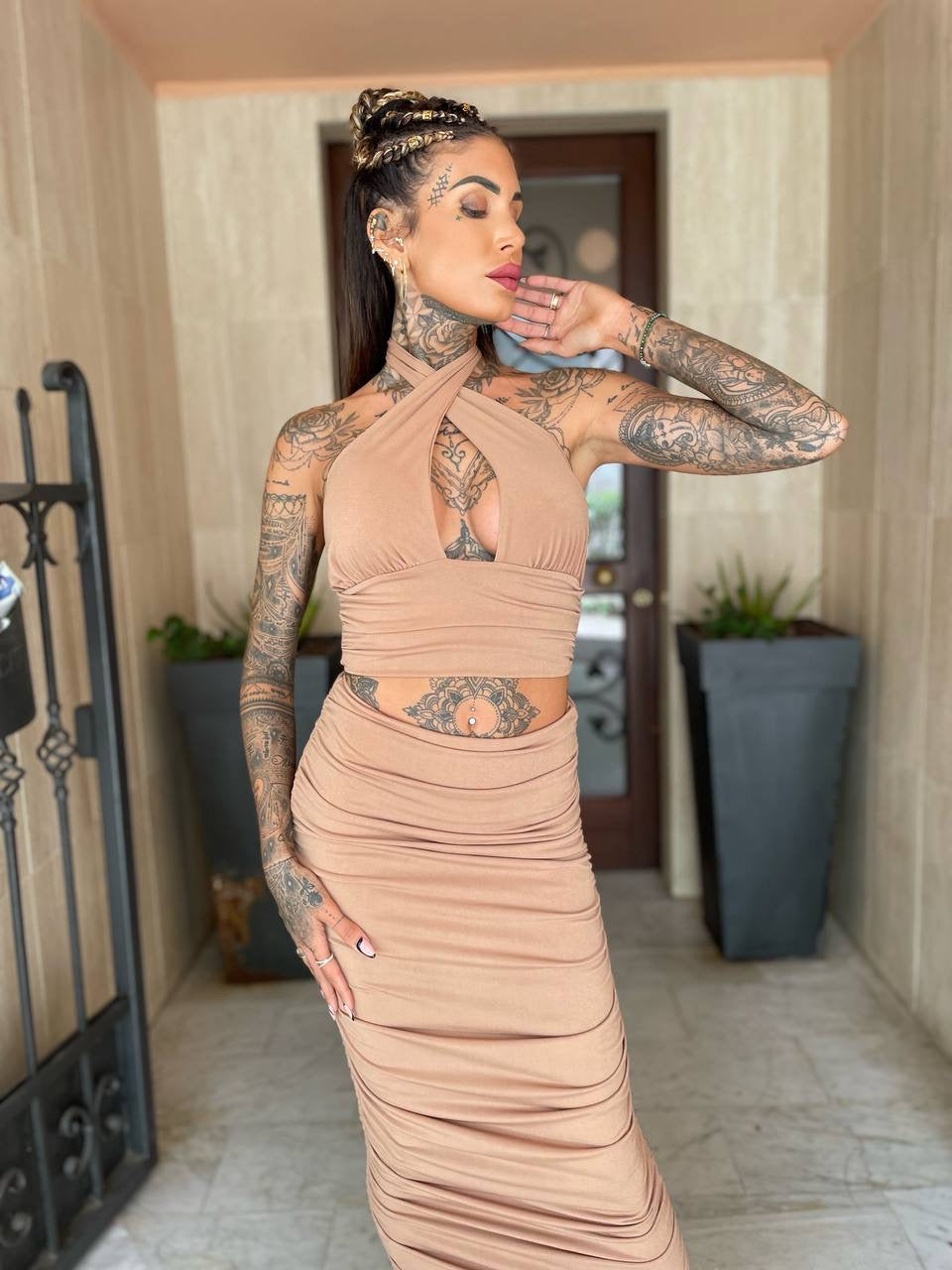 Completo top e gonna nude