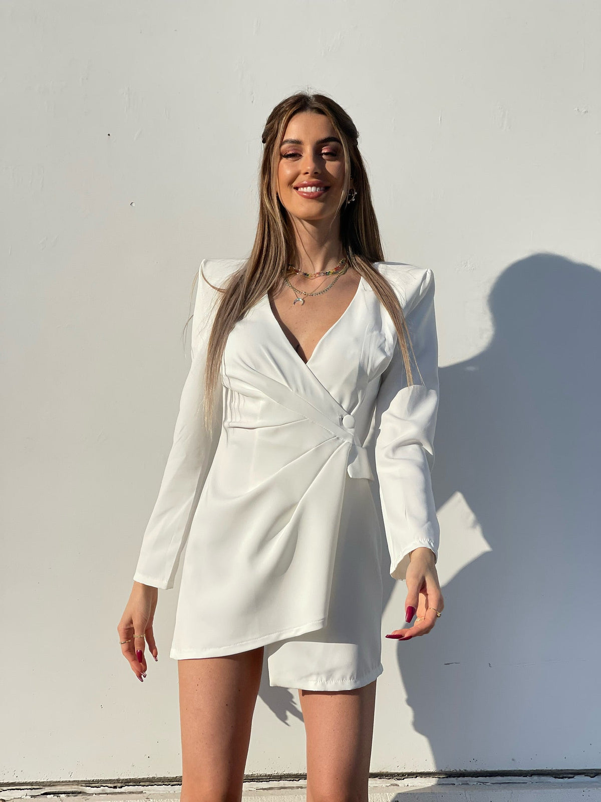 Abito a blazer con bottone bianco