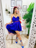 Abito con catenina blu