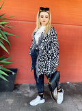Cardigan Maculato bianco e nero con frange e cinta