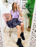 Camicia smanicata con borsetta lilla