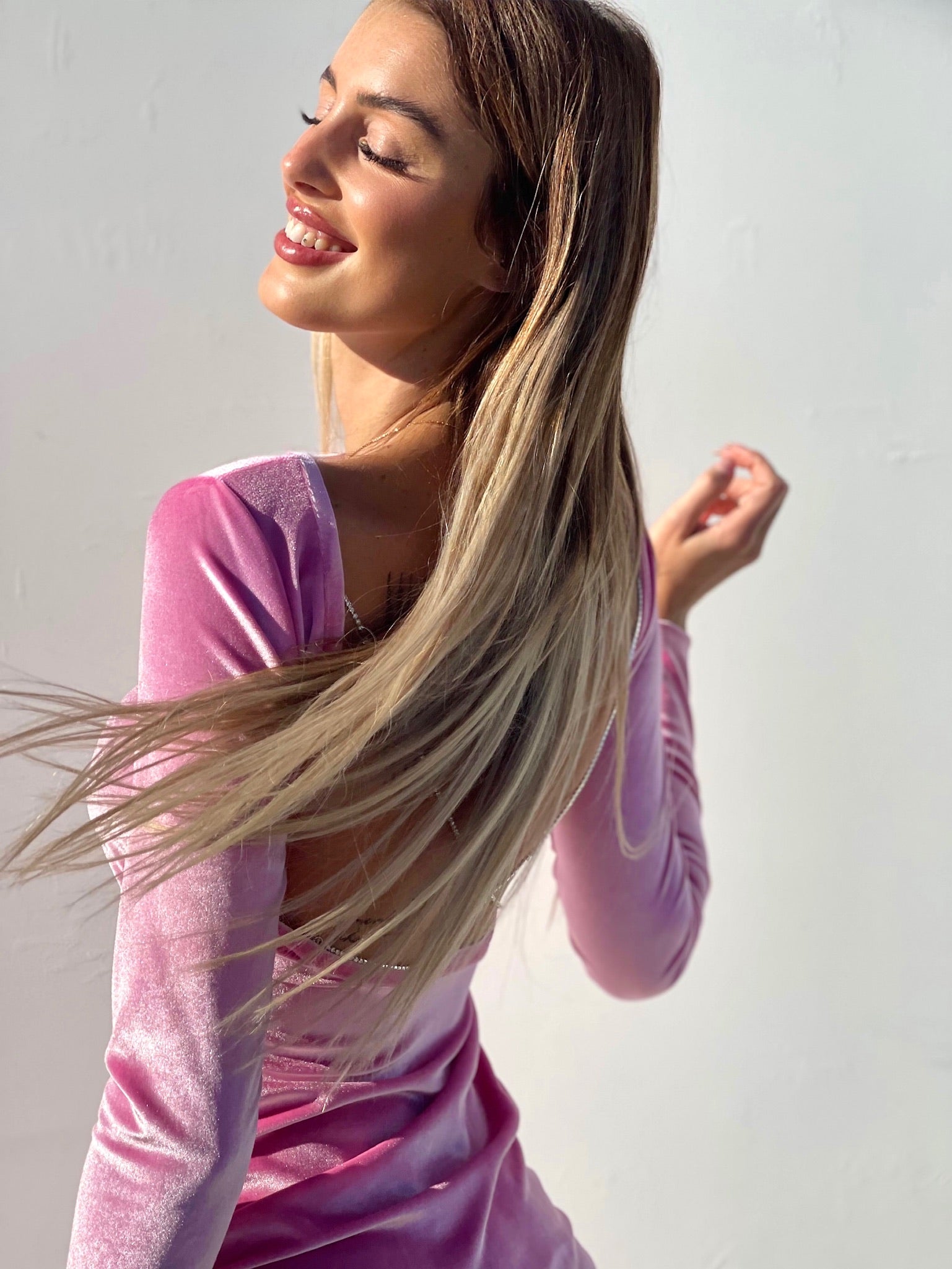 Abito in velluto schiena aperta con strass