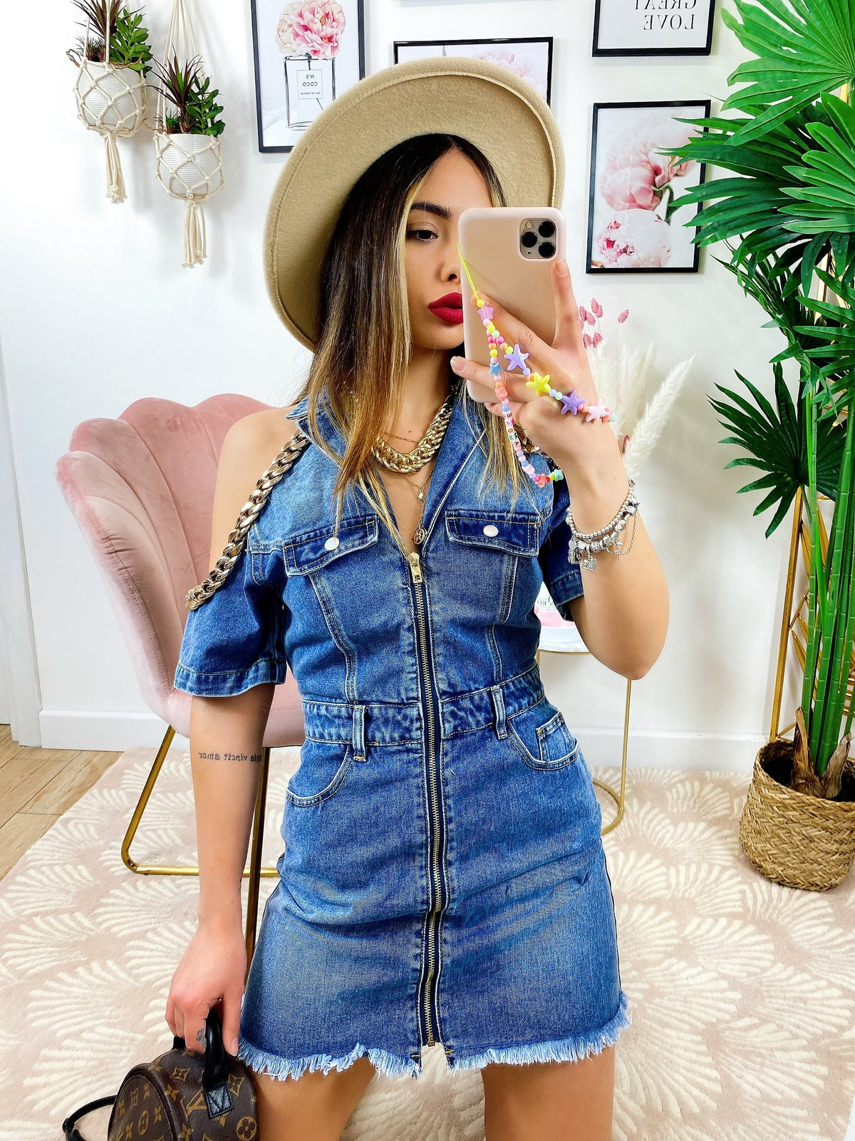 Abito di jeans con catena