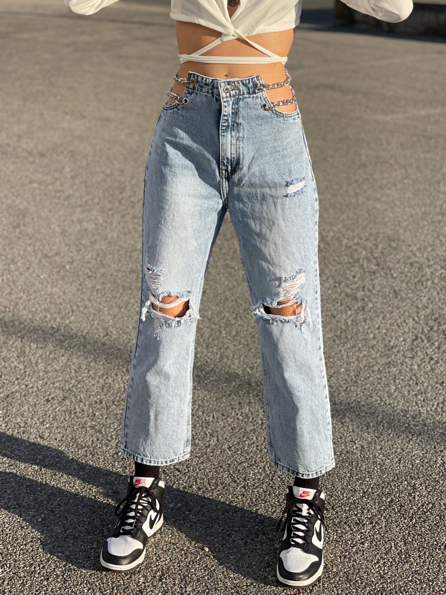 Jeans con catena argento