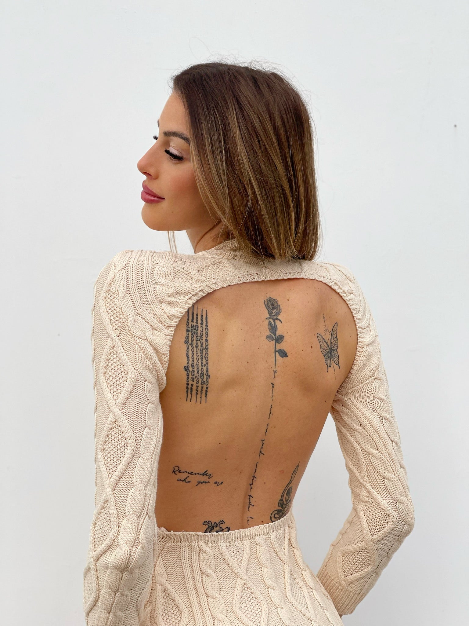 Abito a trecce schiena aperta beige
