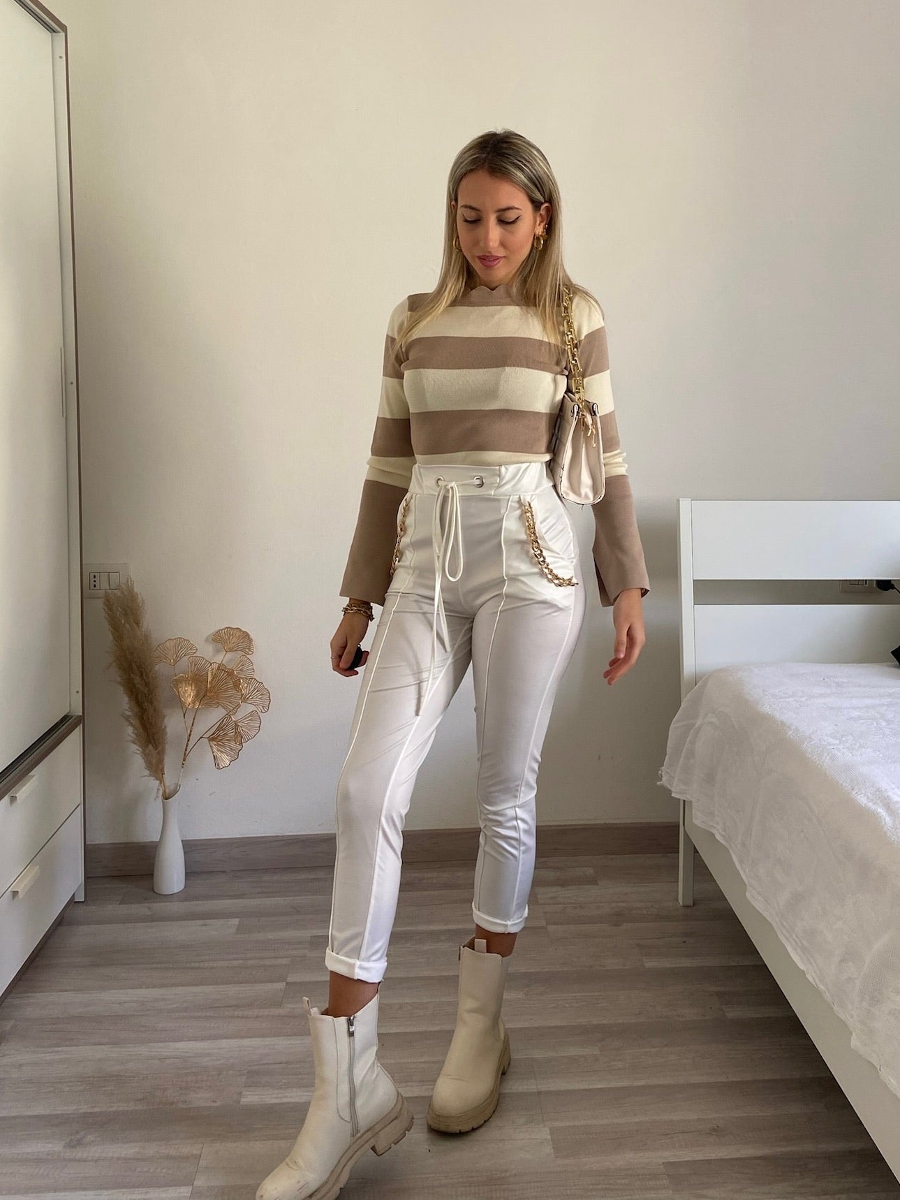 Leggins in eco-pelle con catene bianco