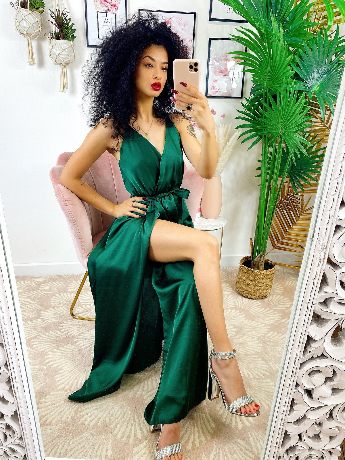 Abito in raso con maxi spacco verde bottiglia