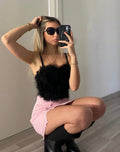 Top nero con piume