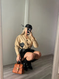 Maglione camel con cuore in pelle