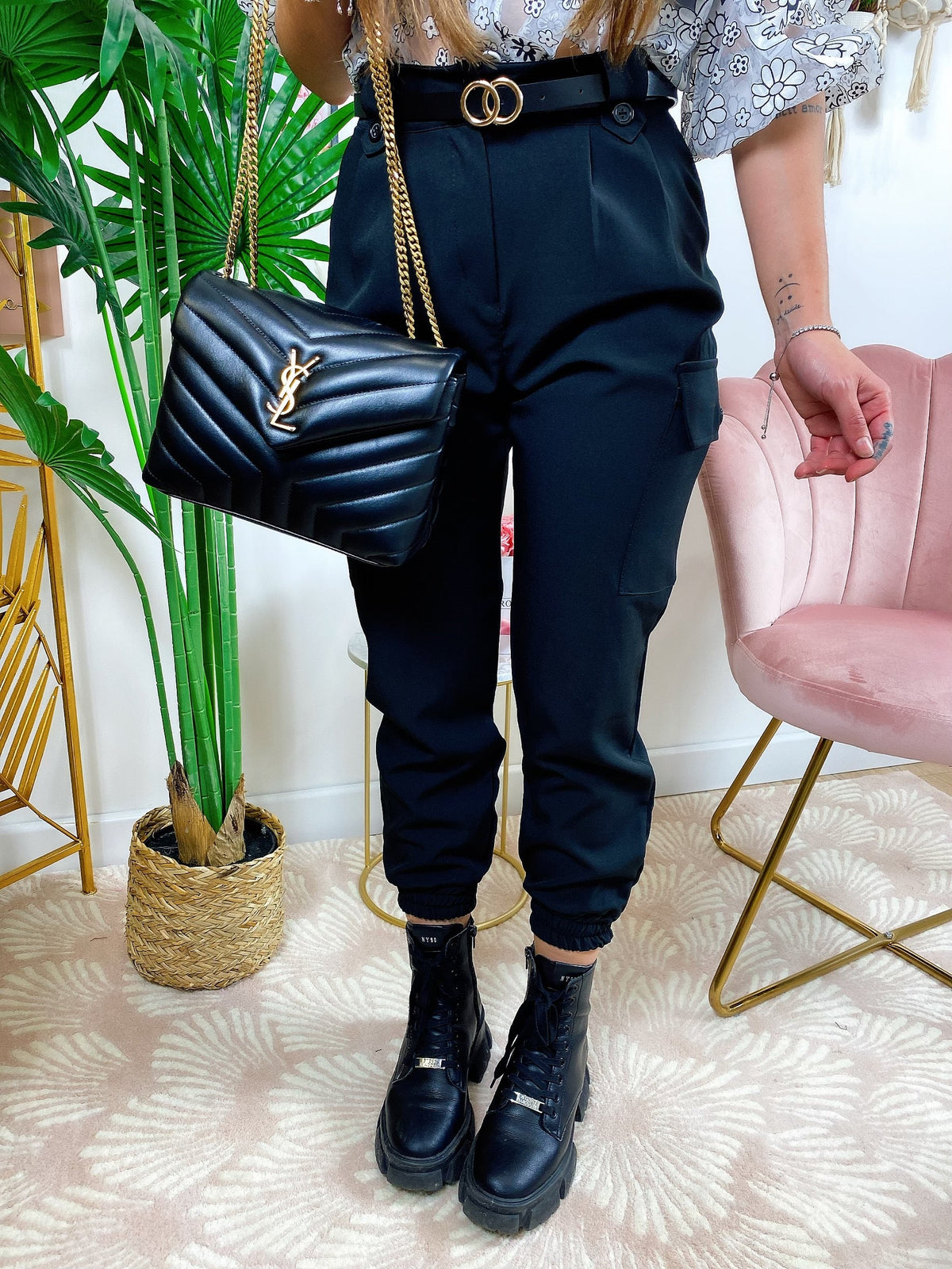 Pantalone con tasche laterali e cintura nero